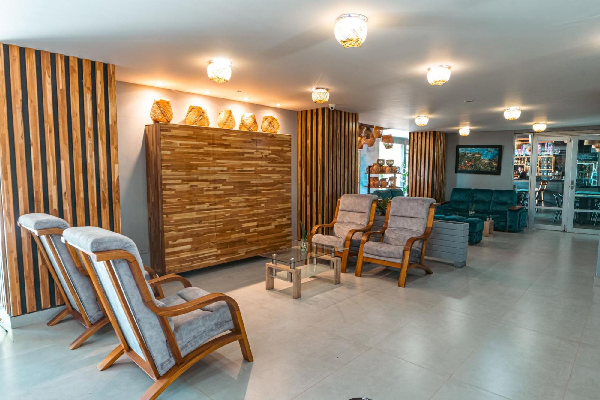 Hotel El Aeropuerto Сан-Хосе-дель-Гуав'яре Екстер'єр фото