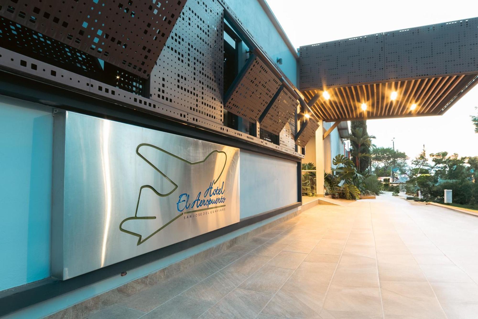 Hotel El Aeropuerto Сан-Хосе-дель-Гуав'яре Екстер'єр фото