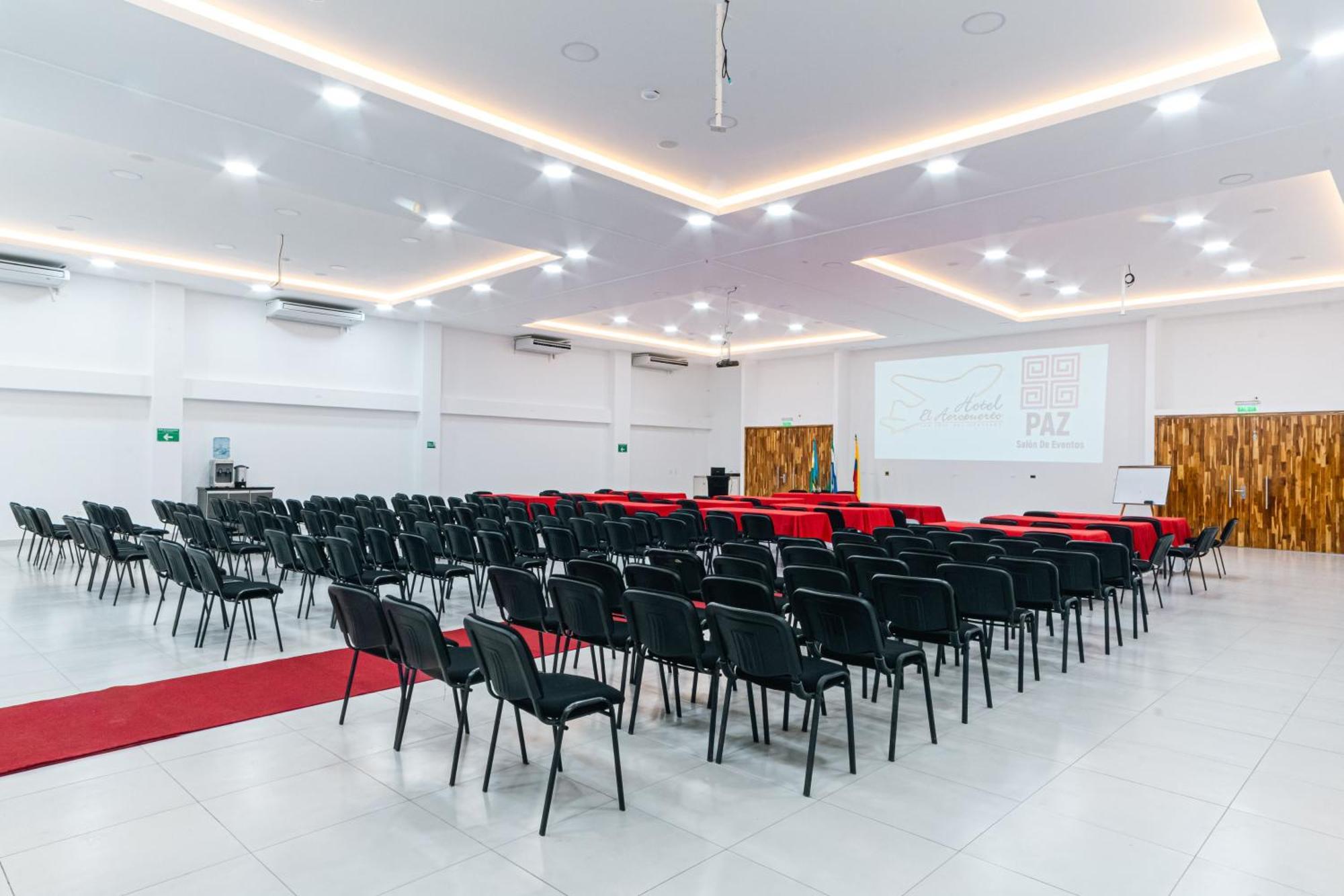 Hotel El Aeropuerto Сан-Хосе-дель-Гуав'яре Екстер'єр фото