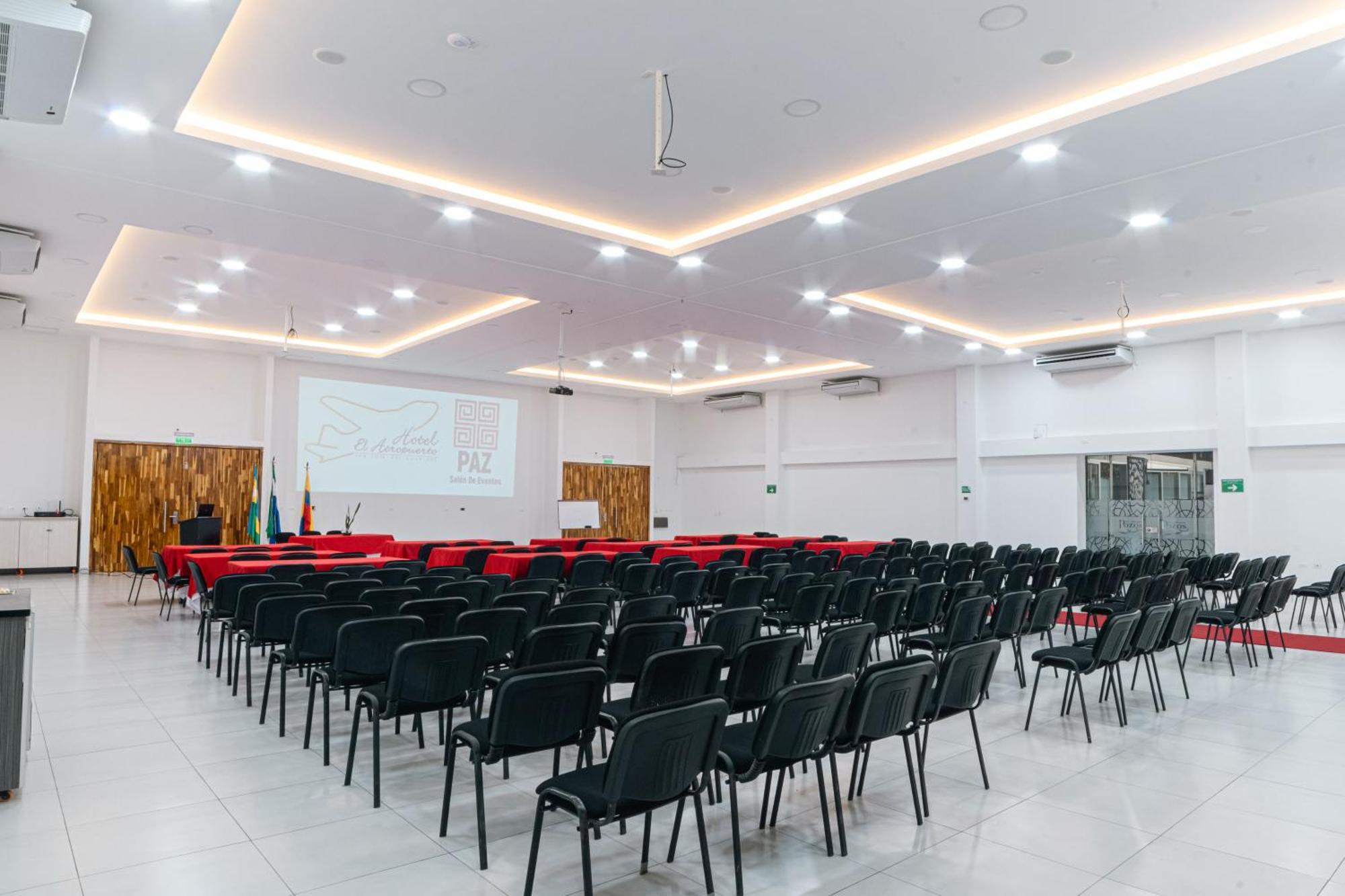 Hotel El Aeropuerto Сан-Хосе-дель-Гуав'яре Екстер'єр фото