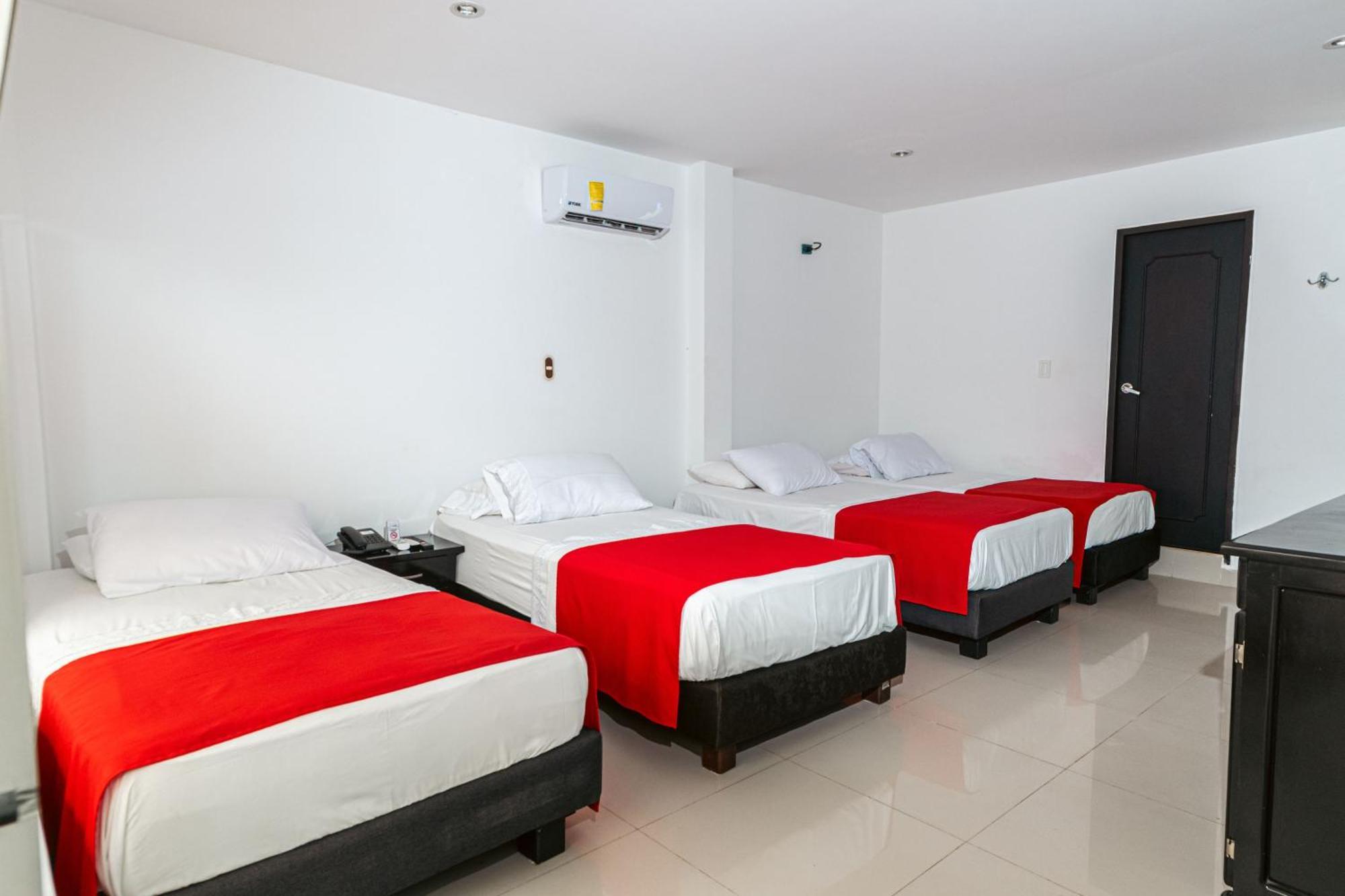 Hotel El Aeropuerto Сан-Хосе-дель-Гуав'яре Екстер'єр фото